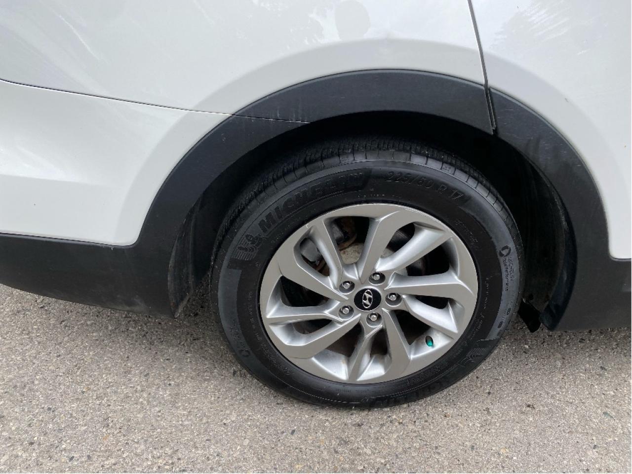 2017 Hyundai Santa Fe XL 7 Passenger, Great Condition Photo