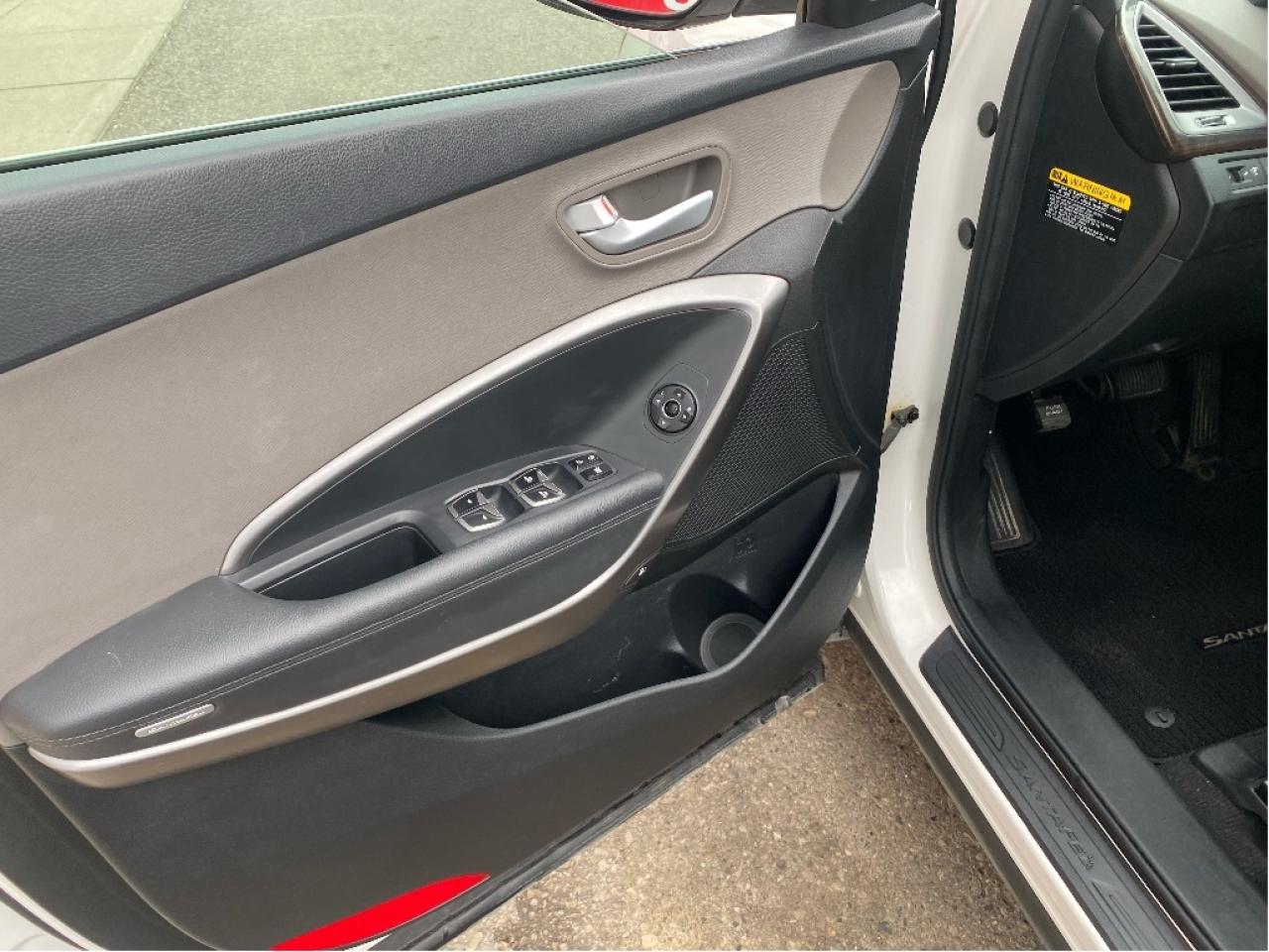 2017 Hyundai Santa Fe XL 7 Passenger, Great Condition Photo