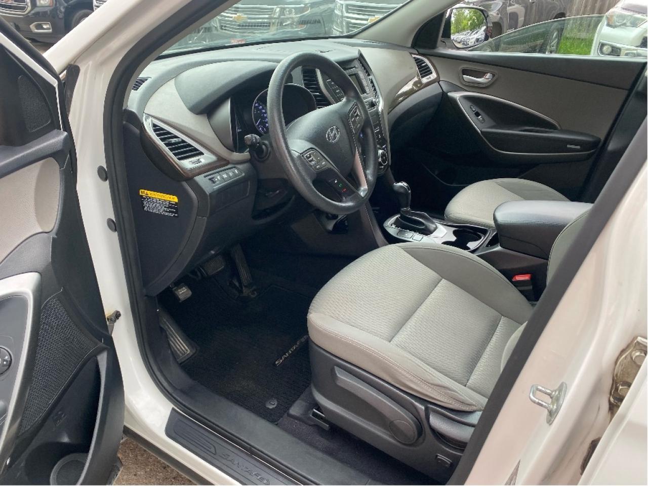 2017 Hyundai Santa Fe XL 7 Passenger, Great Condition Photo