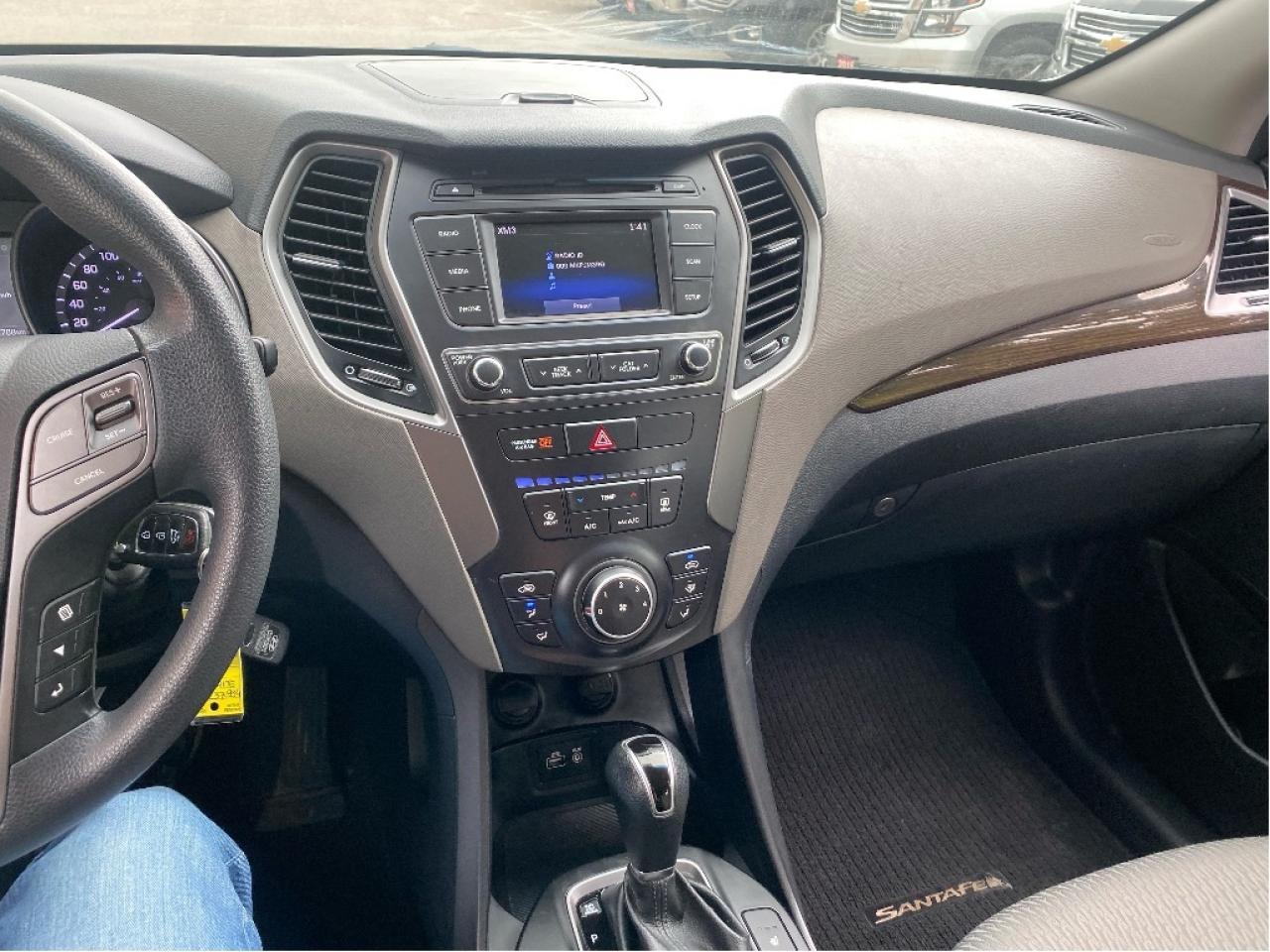 2017 Hyundai Santa Fe XL 7 Passenger, Great Condition Photo