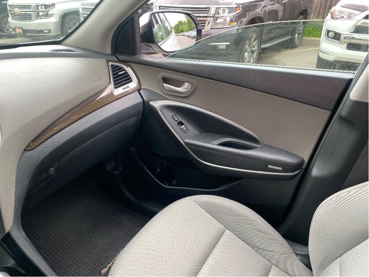 2017 Hyundai Santa Fe XL 7 Passenger, Great Condition Photo