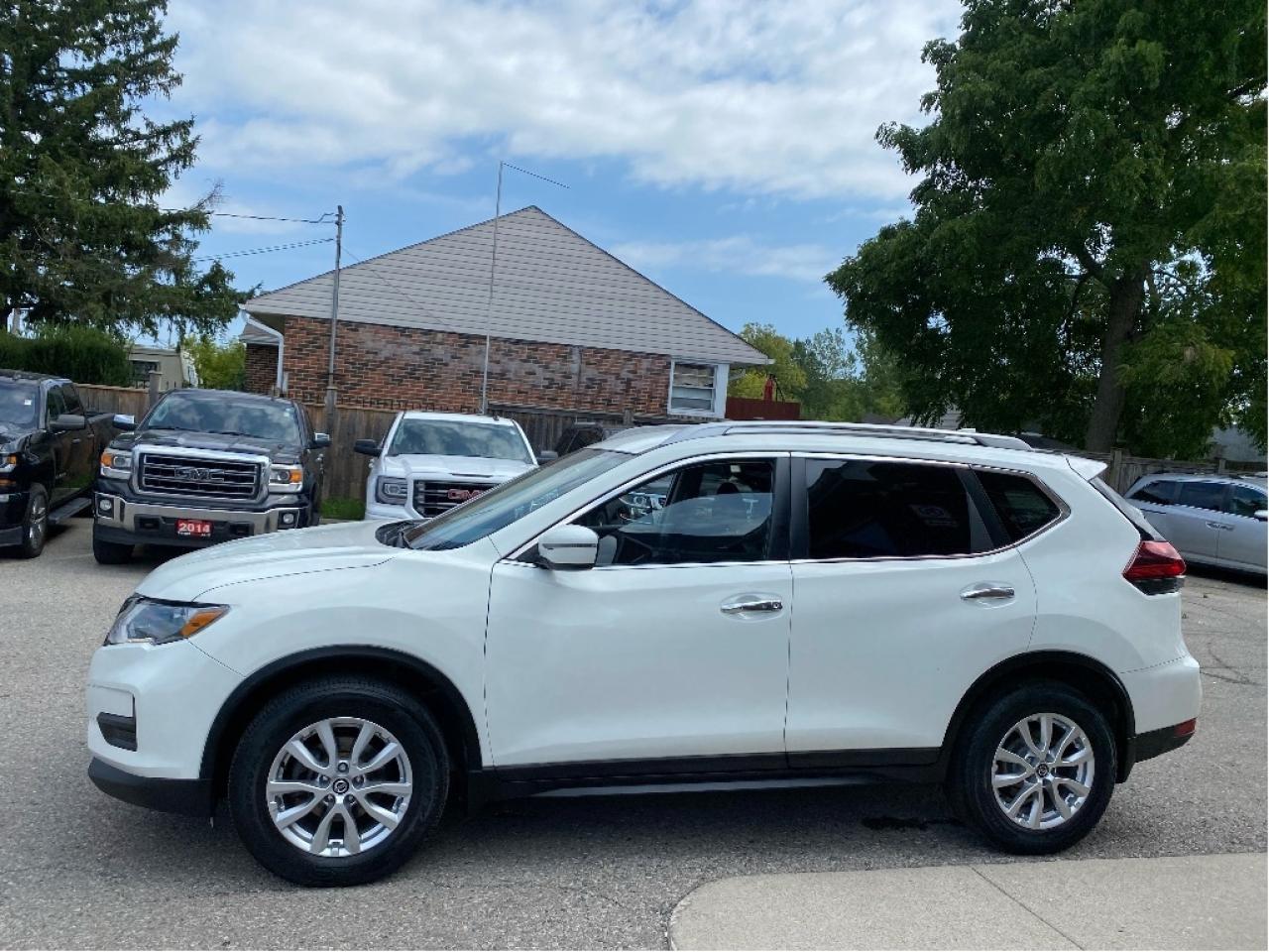 2019 Nissan Rogue Very Clean, Drives Great !! Photo