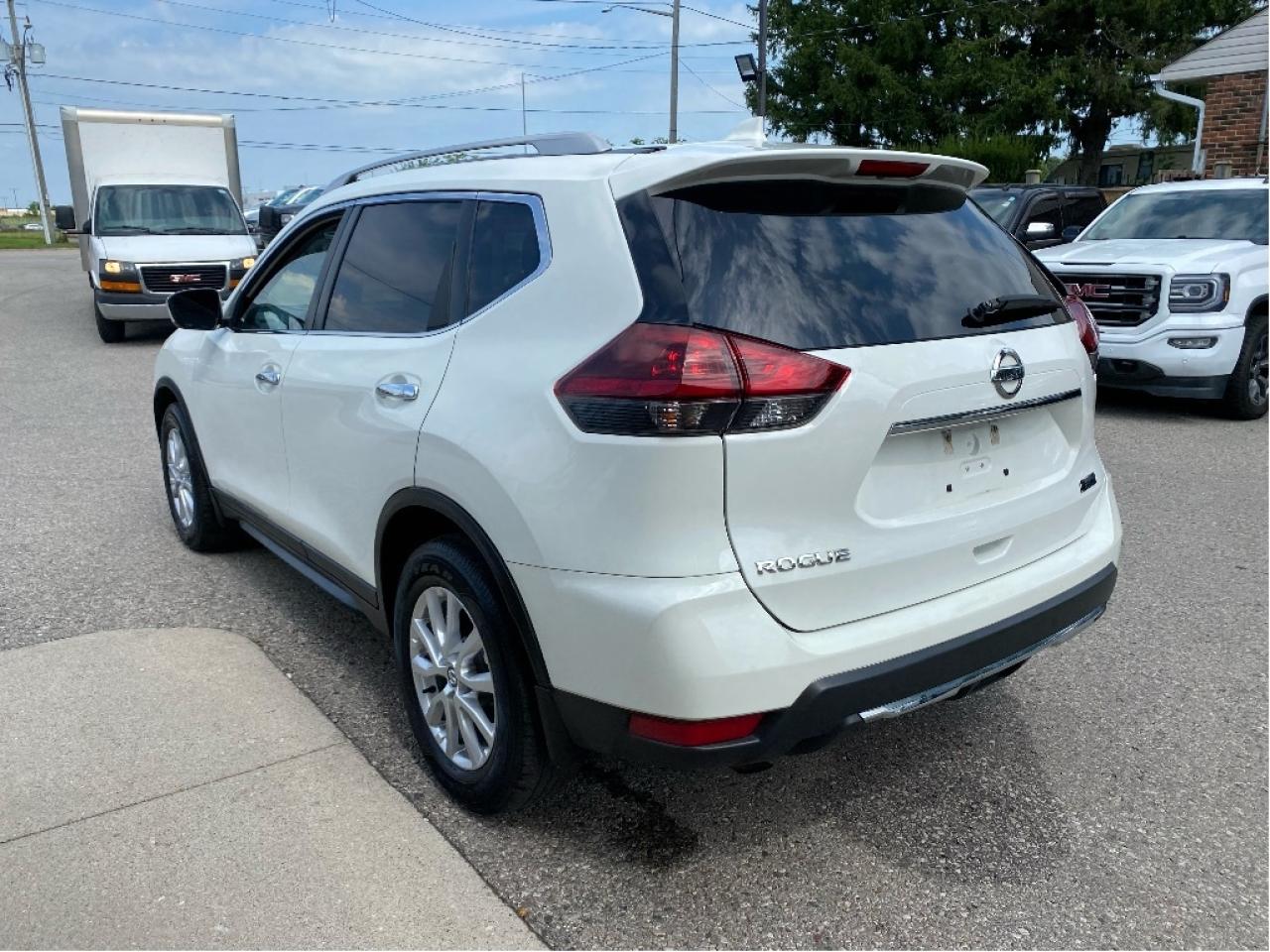 2019 Nissan Rogue Very Clean, Drives Great !! Photo4