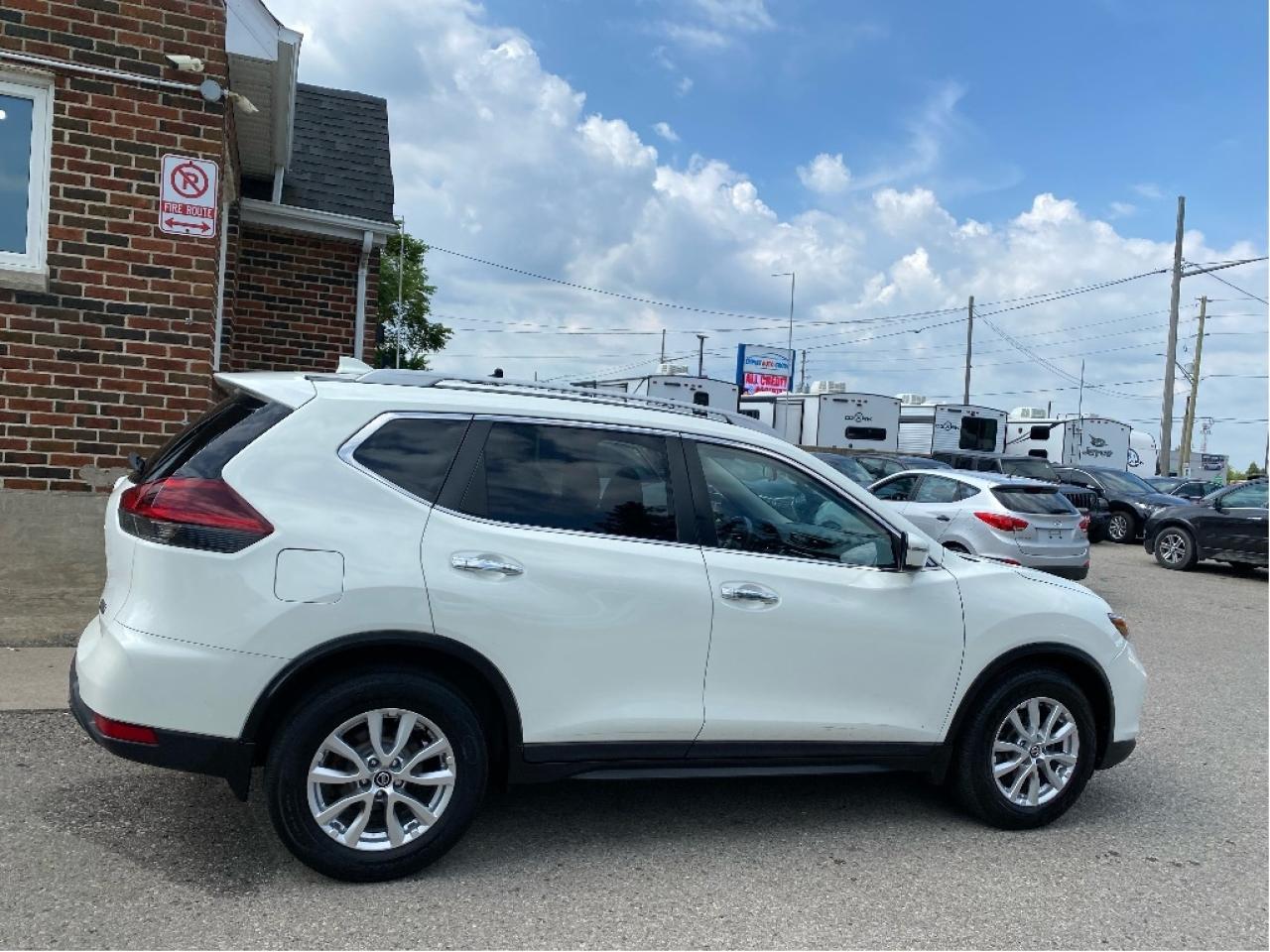 2019 Nissan Rogue Very Clean, Drives Great !! Photo