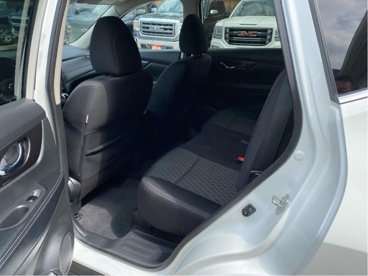 2019 Nissan Rogue Very Clean, Drives Great !! Photo