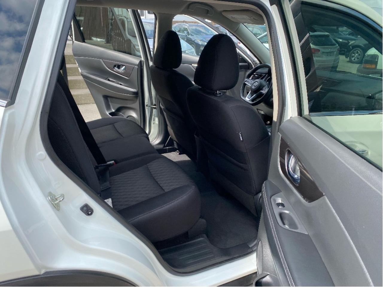 2019 Nissan Rogue Very Clean, Drives Great !! Photo
