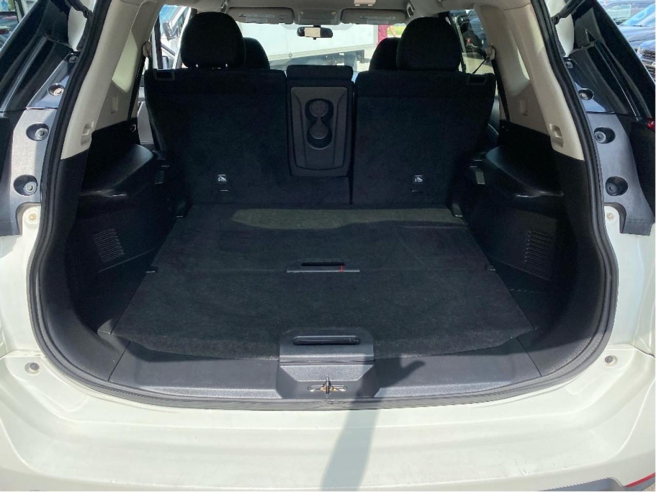 2019 Nissan Rogue Very Clean, Drives Great !! Photo