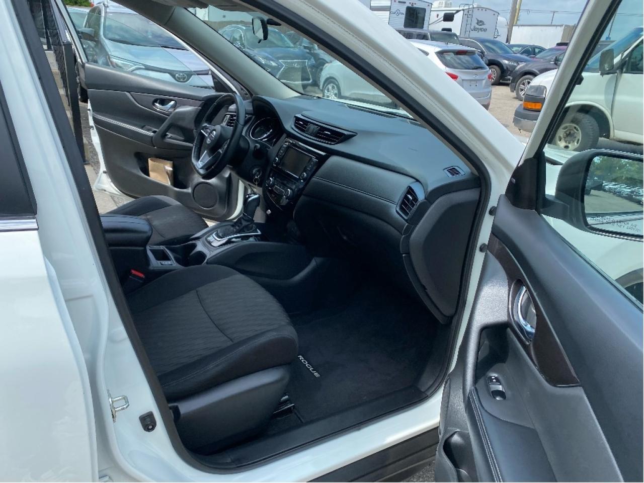 2019 Nissan Rogue Very Clean, Drives Great !! Photo