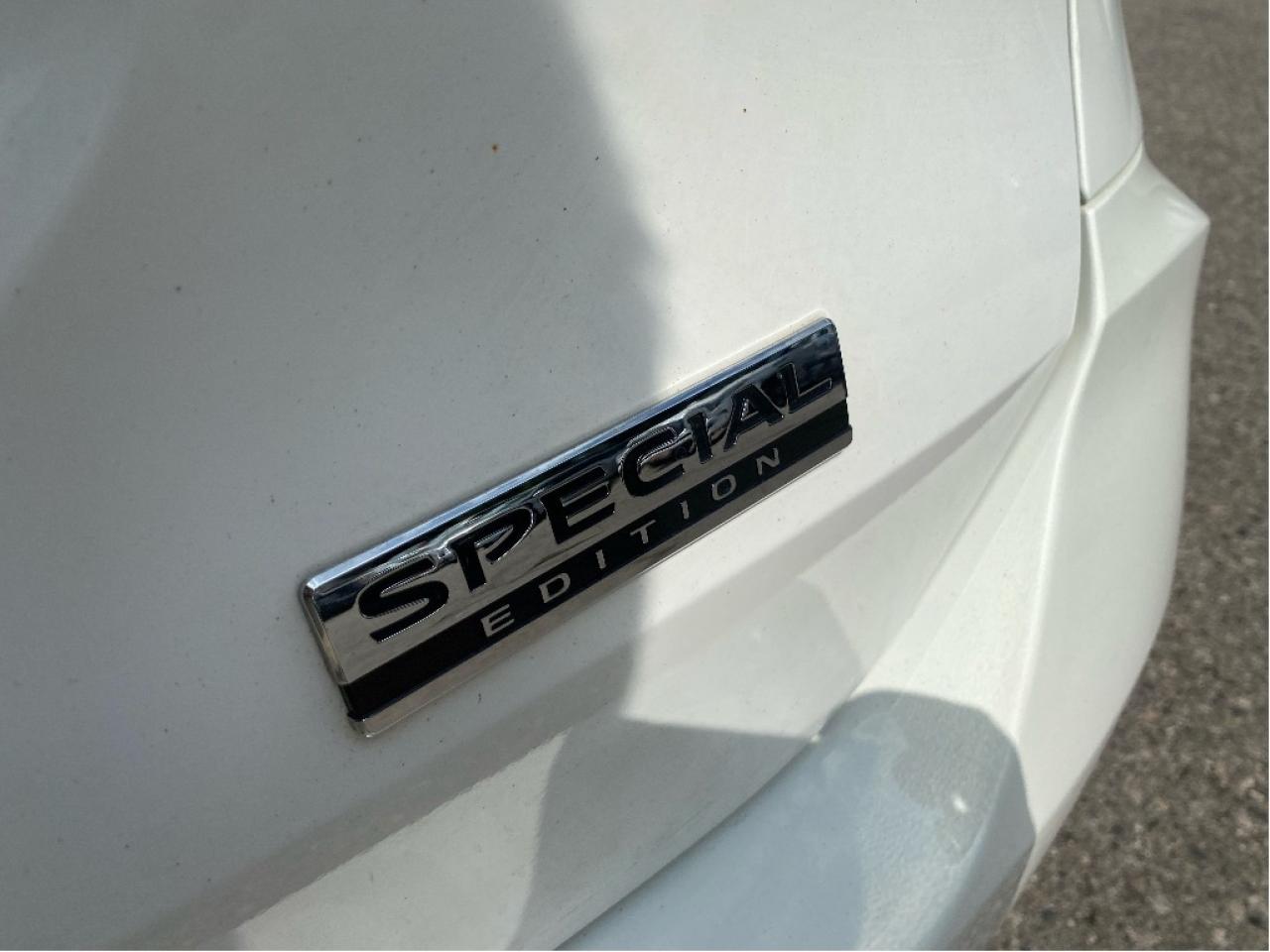 2019 Nissan Rogue Very Clean, Drives Great !! Photo