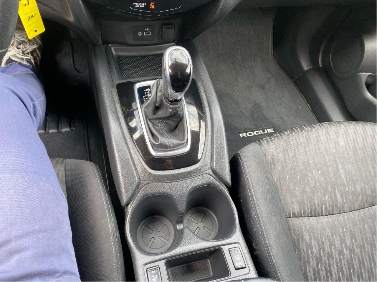 2019 Nissan Rogue Very Clean, Drives Great !! Photo