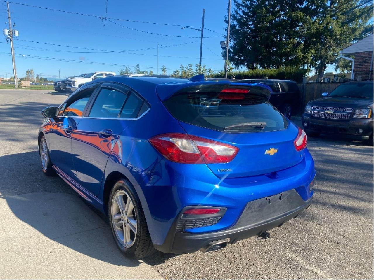 2017 Chevrolet Cruze LT Photo4