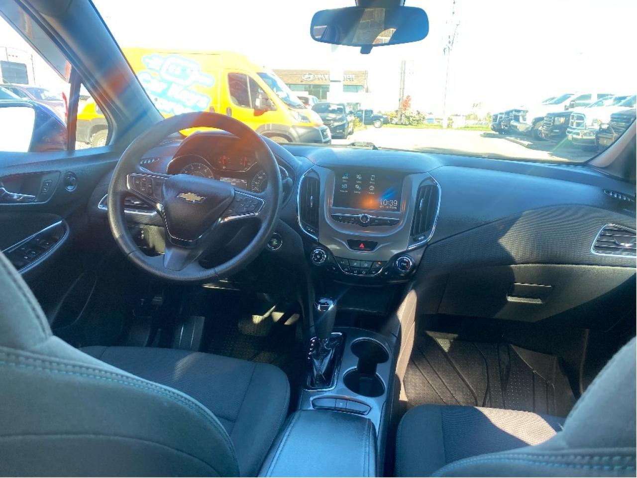 2017 Chevrolet Cruze LT Photo