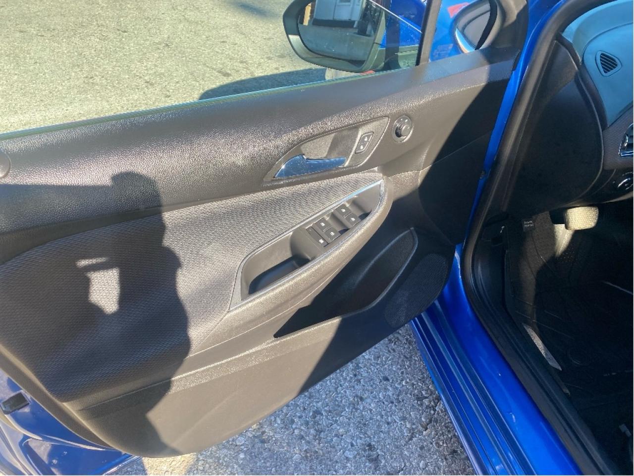 2017 Chevrolet Cruze LT Photo