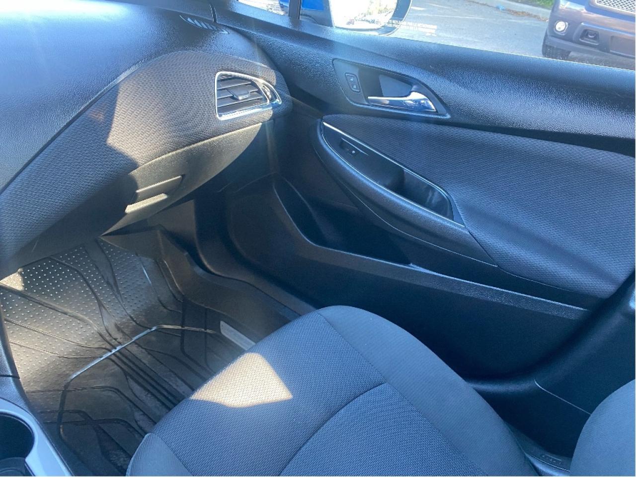 2017 Chevrolet Cruze LT Photo