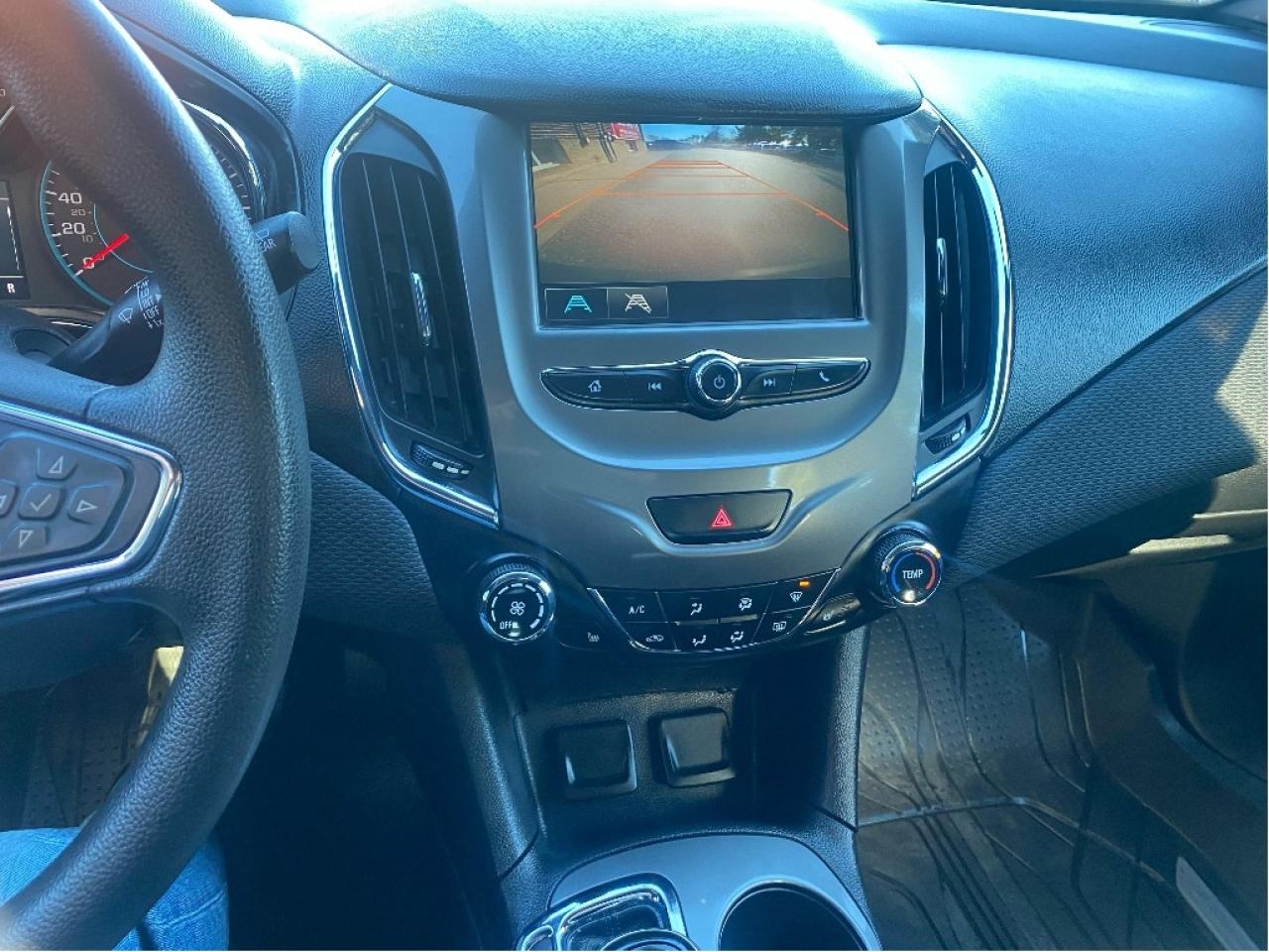 2017 Chevrolet Cruze LT Photo