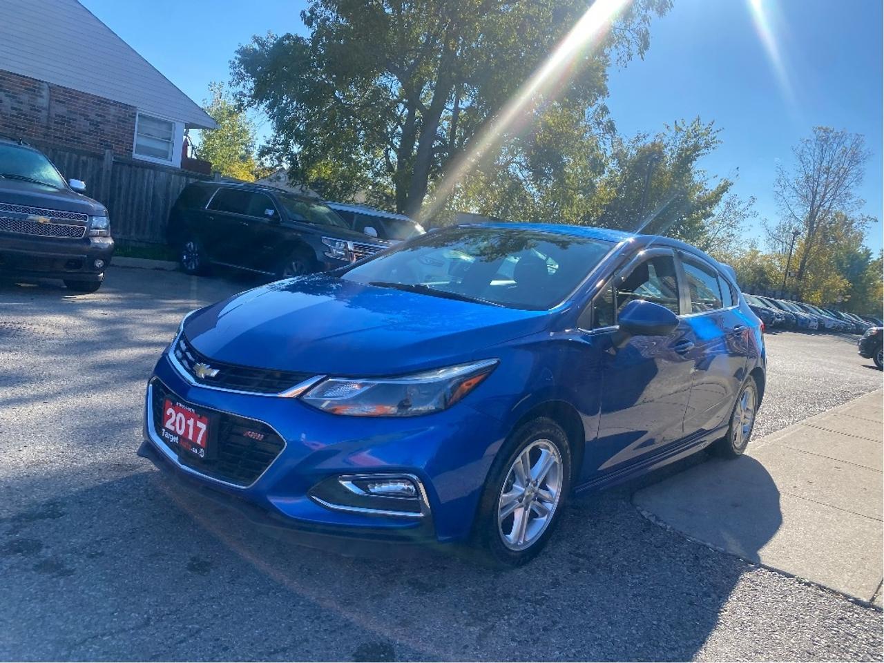 2017 Chevrolet Cruze LT Photo2