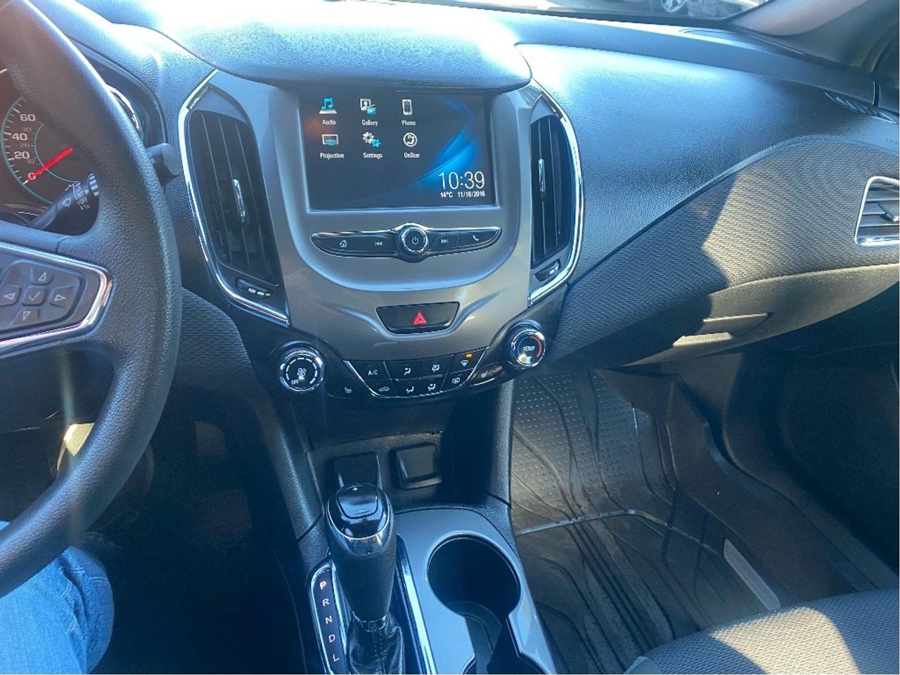 2017 Chevrolet Cruze LT Photo