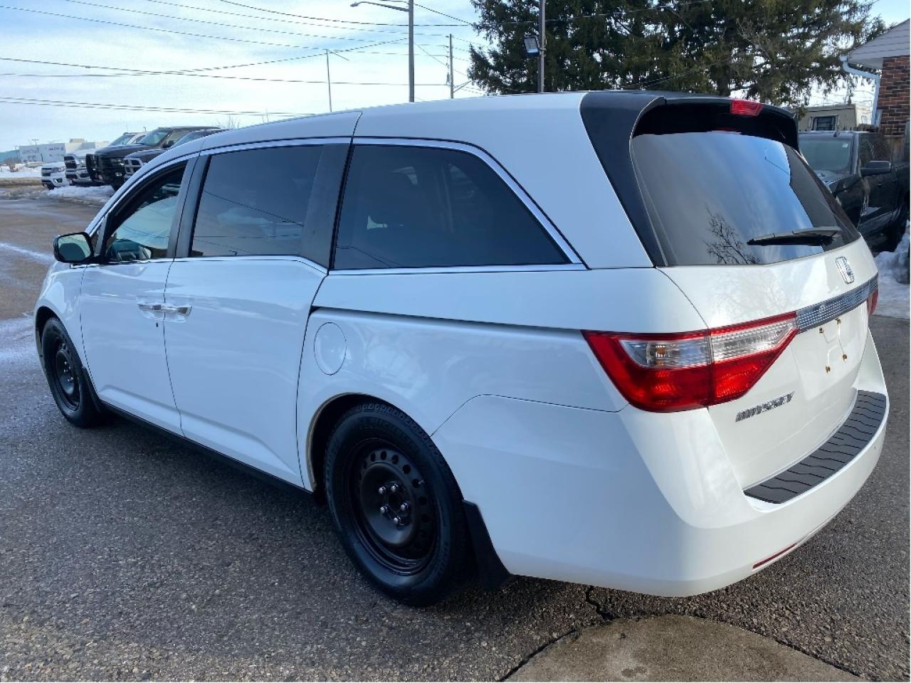 2011 Honda Odyssey EX. 2 sets of tires. Drives very well! Photo