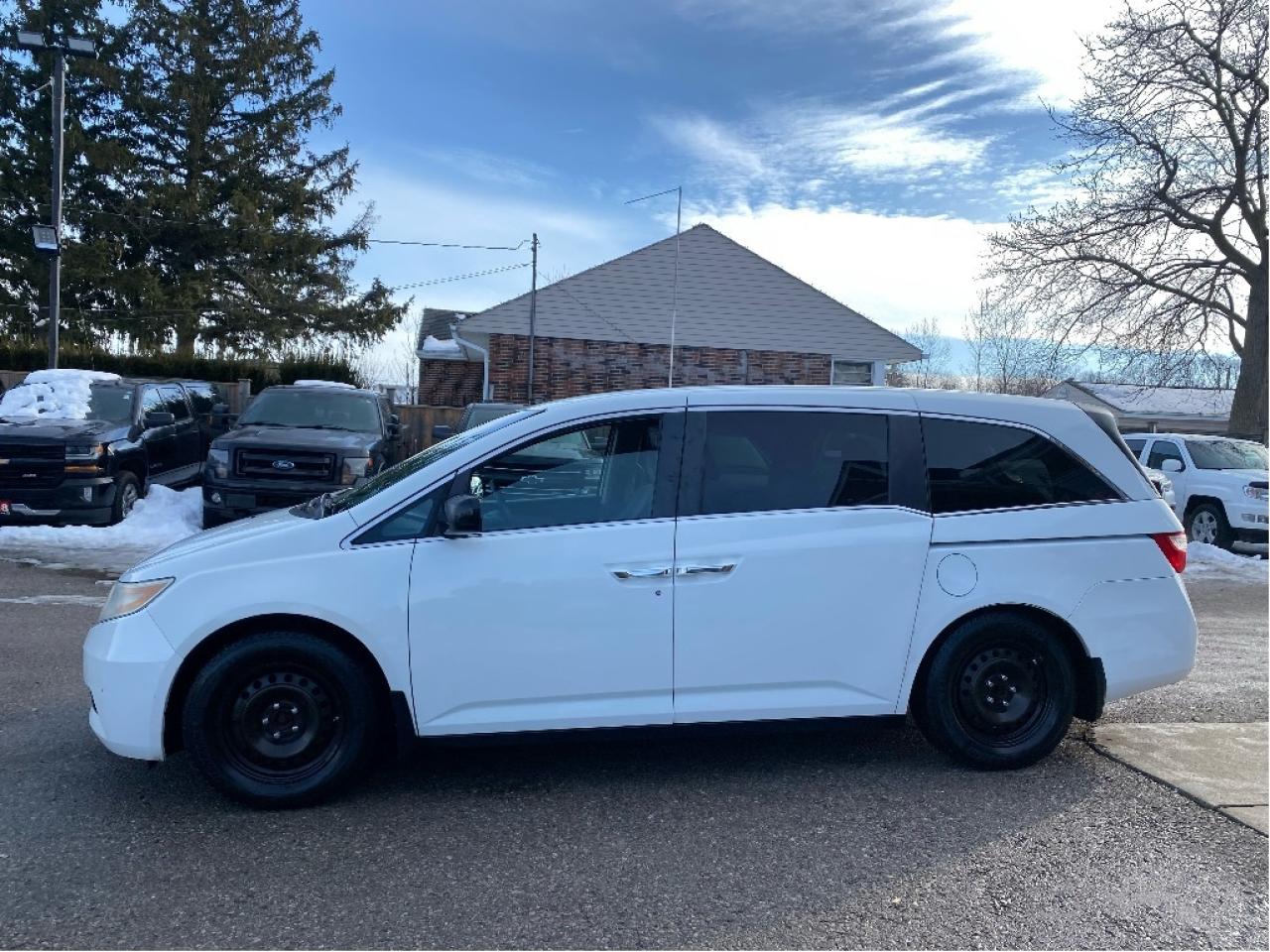 2011 Honda Odyssey EX. 2 sets of tires. Drives very well! Photo3