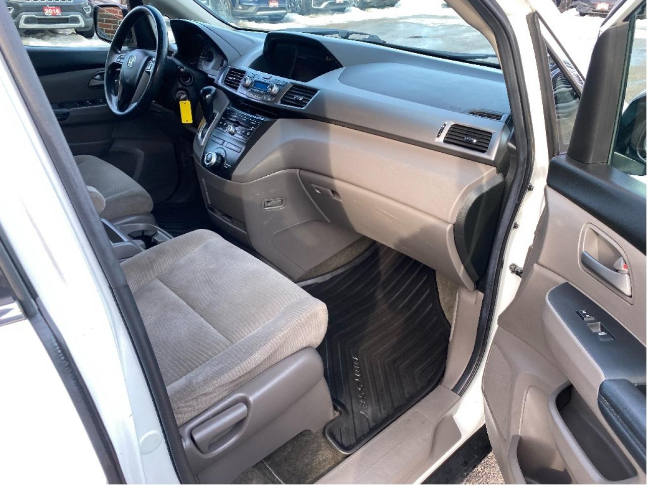 2011 Honda Odyssey EX. 2 sets of tires. Drives very well! Photo