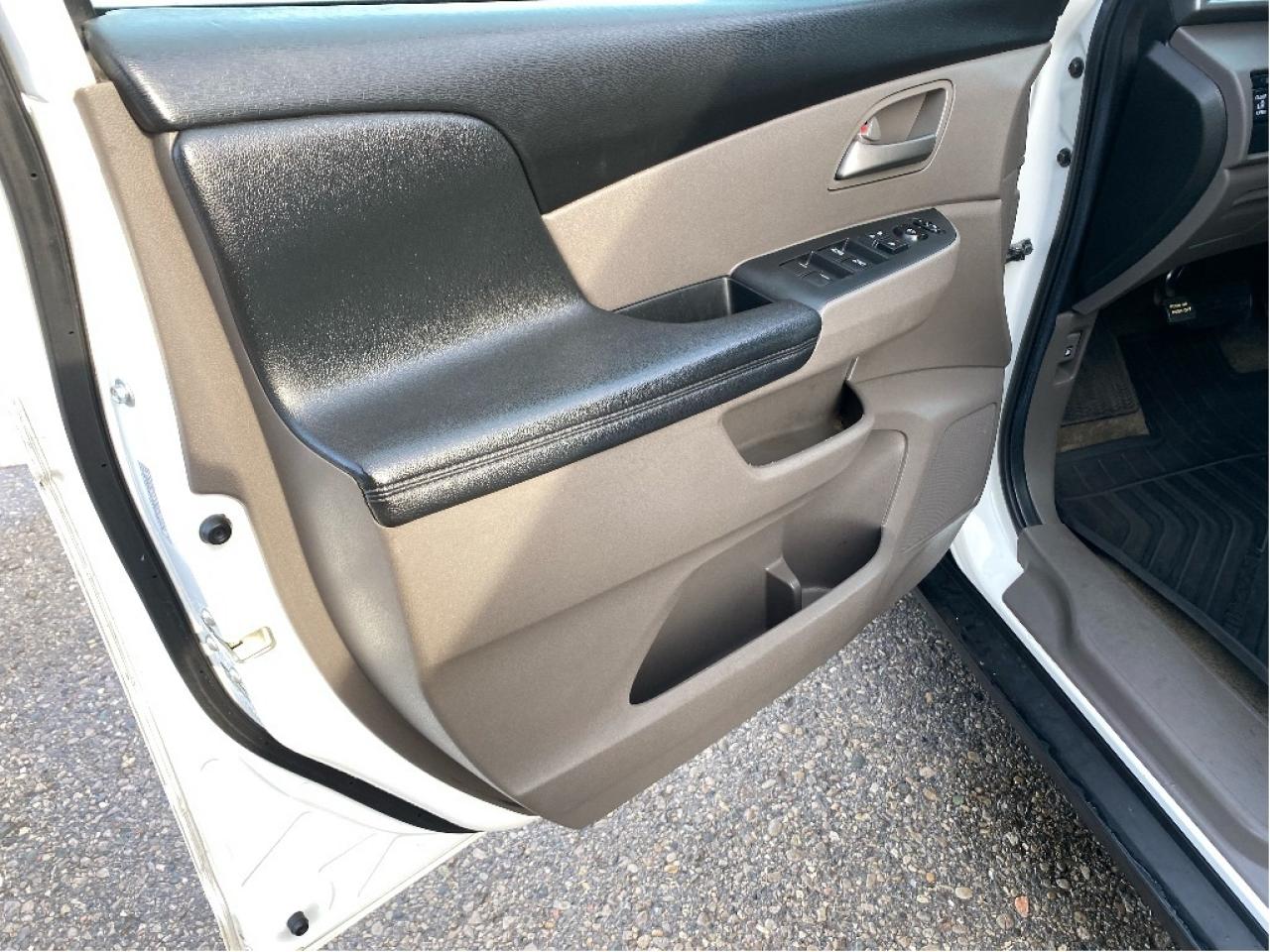 2011 Honda Odyssey EX. 2 sets of tires. Drives very well! Photo