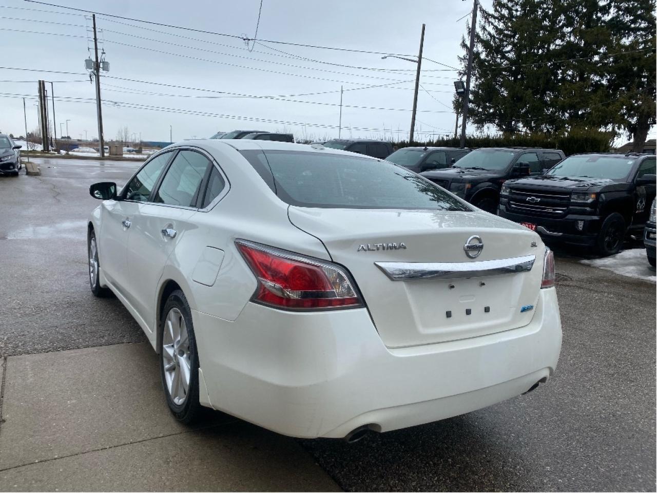 2014 Nissan Altima 2.5 SL Photo