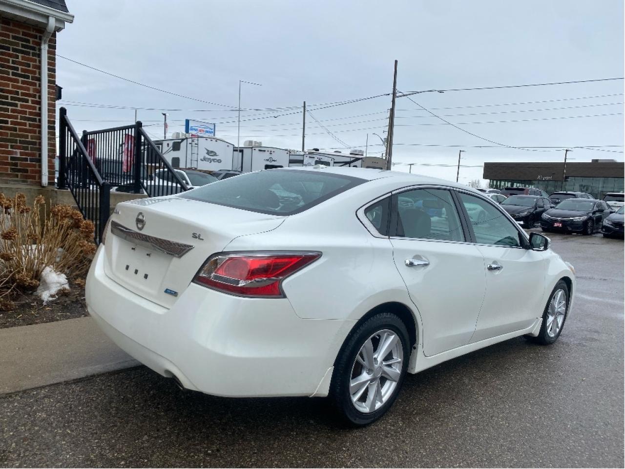 2014 Nissan Altima 2.5 SL Photo