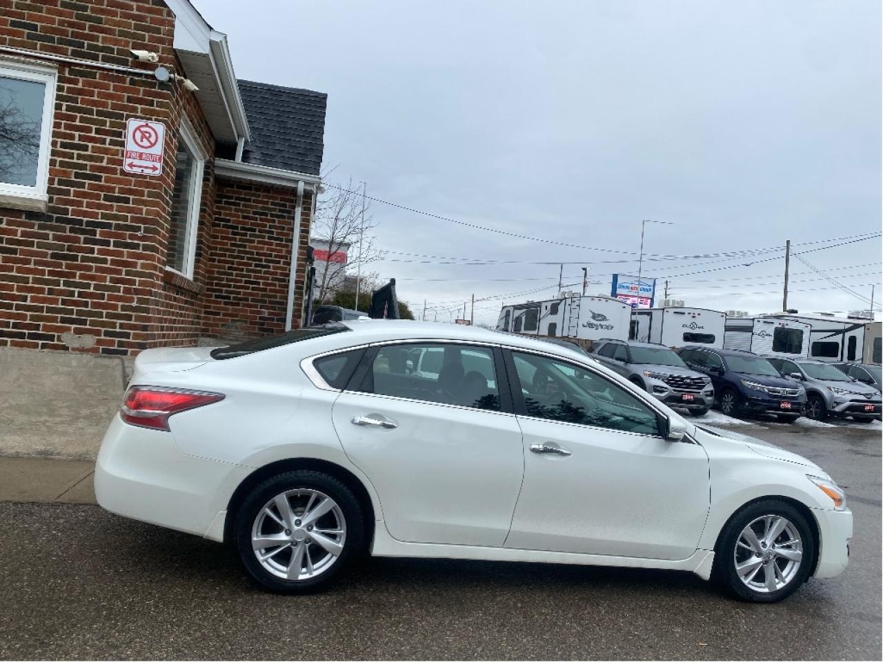 2014 Nissan Altima 2.5 SL Photo