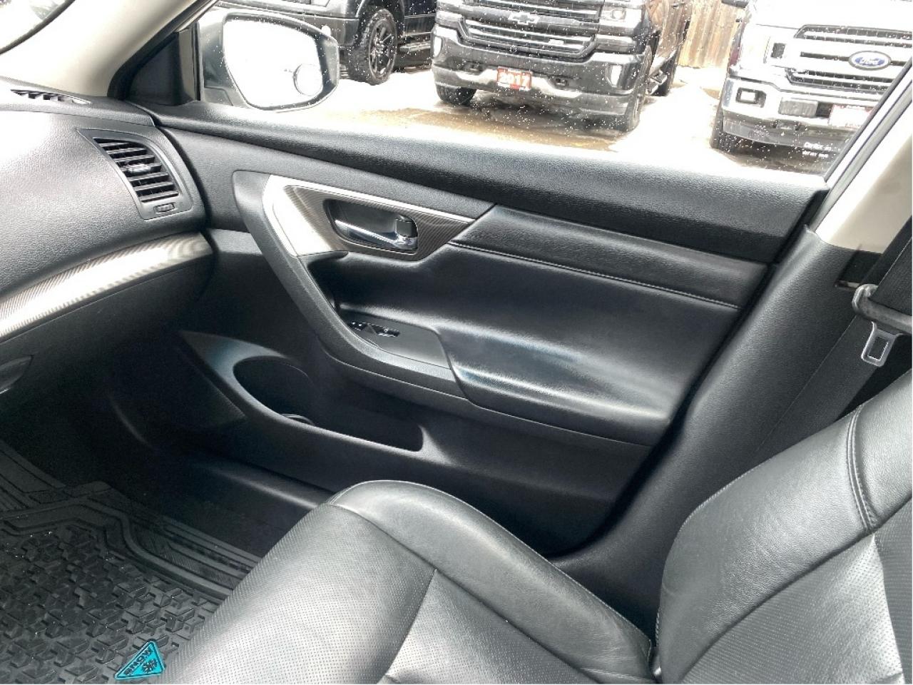 2014 Nissan Altima 2.5 SL Photo