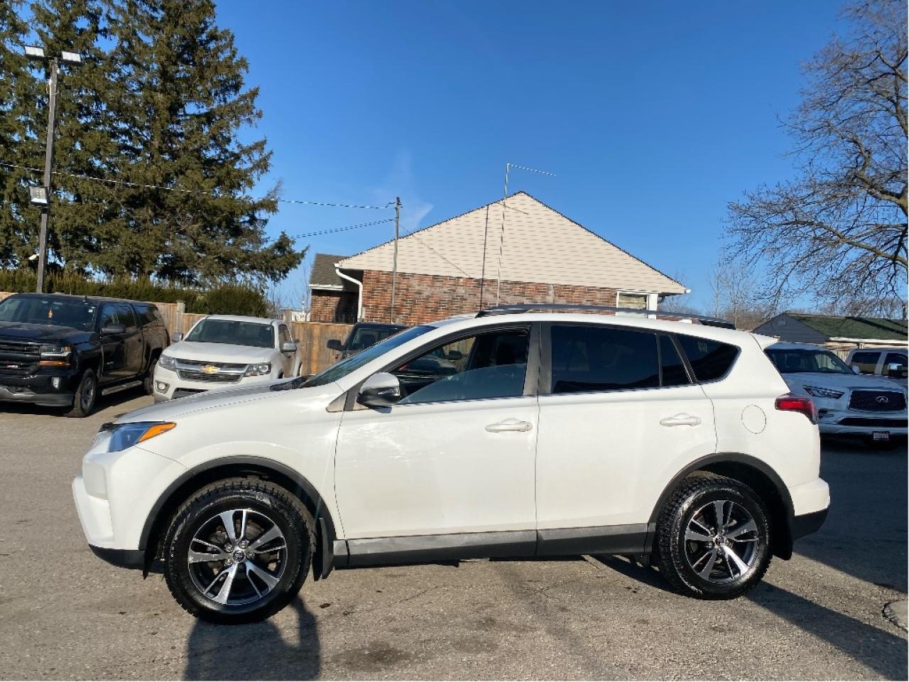 2018 Toyota RAV4 LE, AWD, Very Well Maintained, Drives Great !!! Photo3