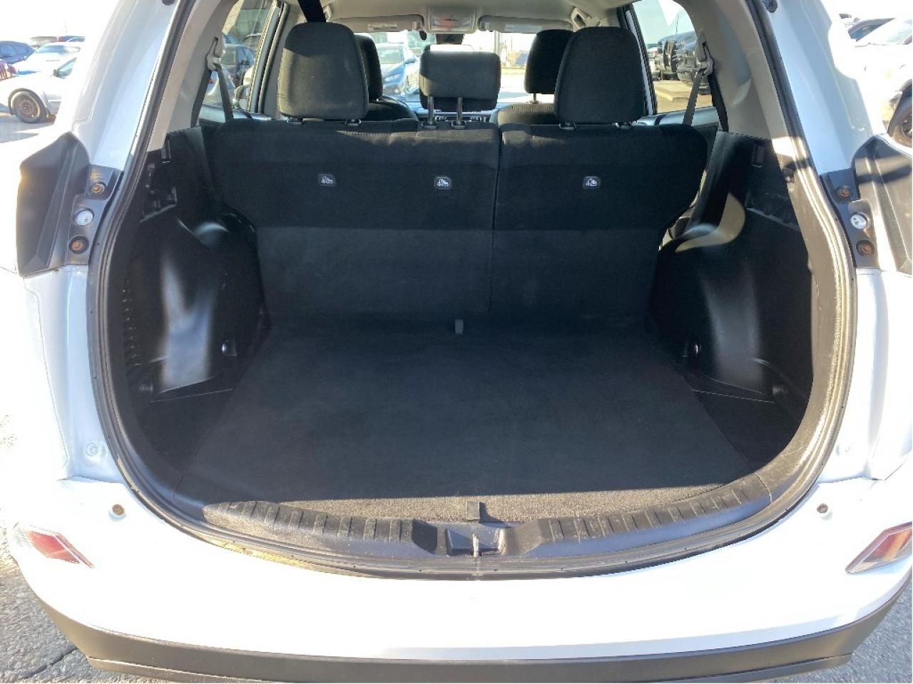 2018 Toyota RAV4 LE, AWD, Very Well Maintained, Drives Great !!! Photo