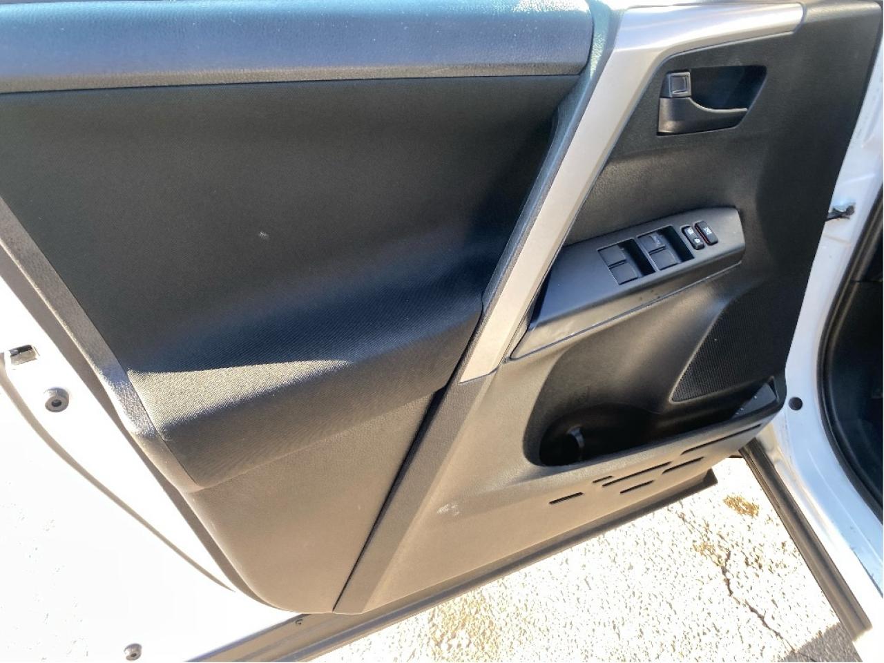 2018 Toyota RAV4 LE, AWD, Very Well Maintained, Drives Great !!! Photo