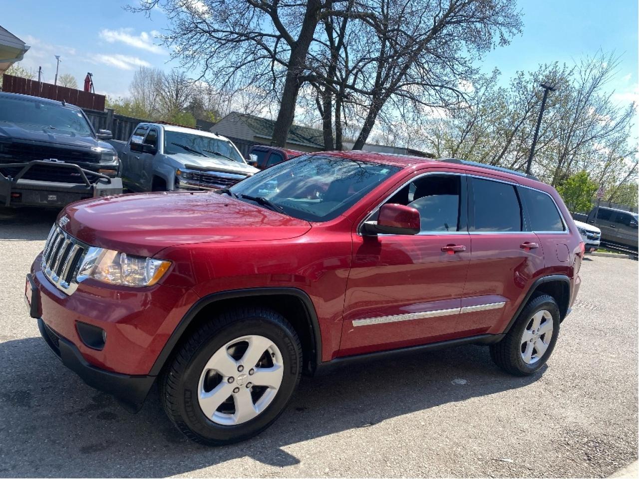 2013 Jeep Grand Cherokee Leather,Pano Roof, Well Maintained, Drives Great! Photo3