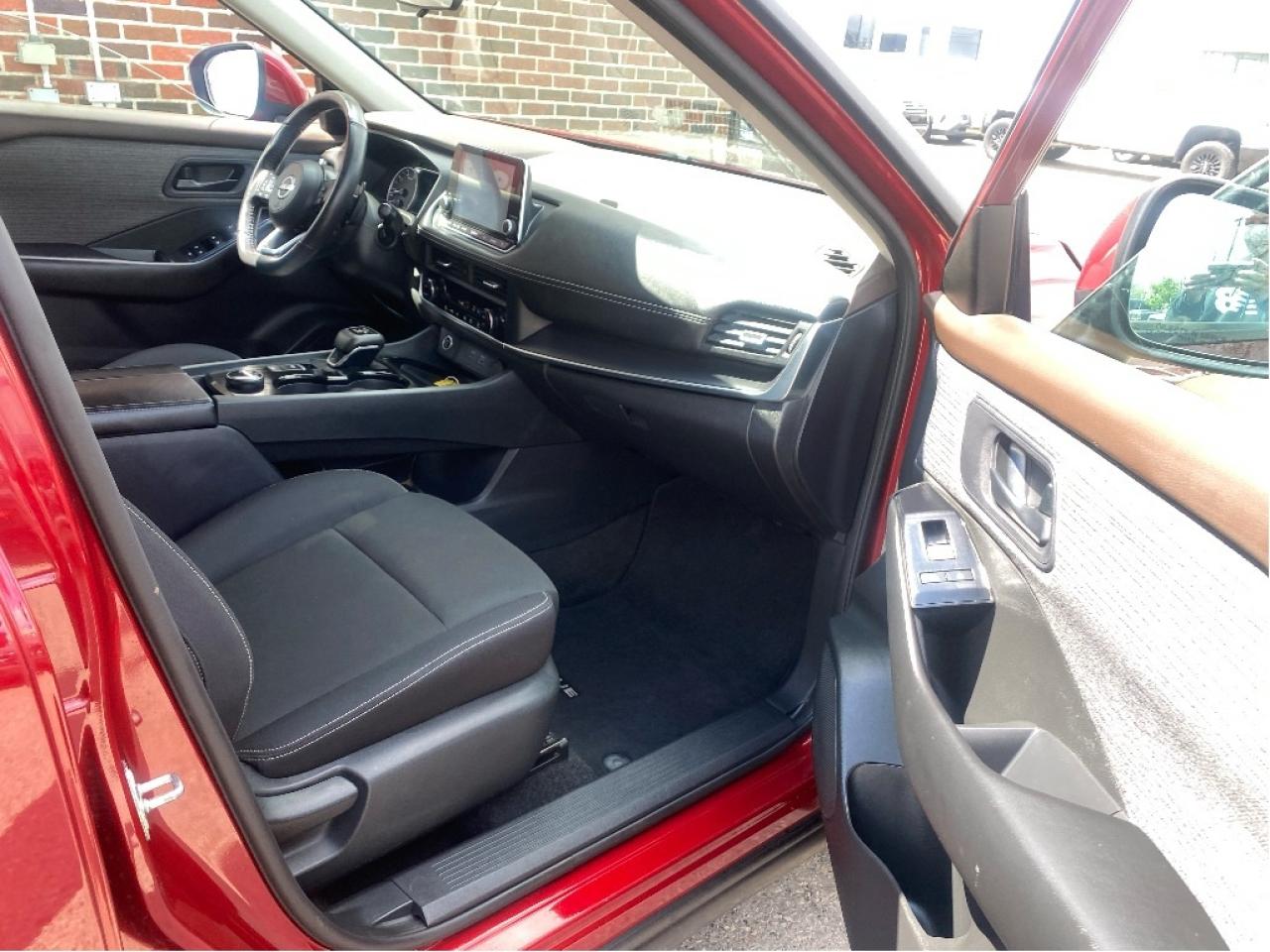 2023 Nissan Rogue S, AWD, No accidents, Like Brand New Photo