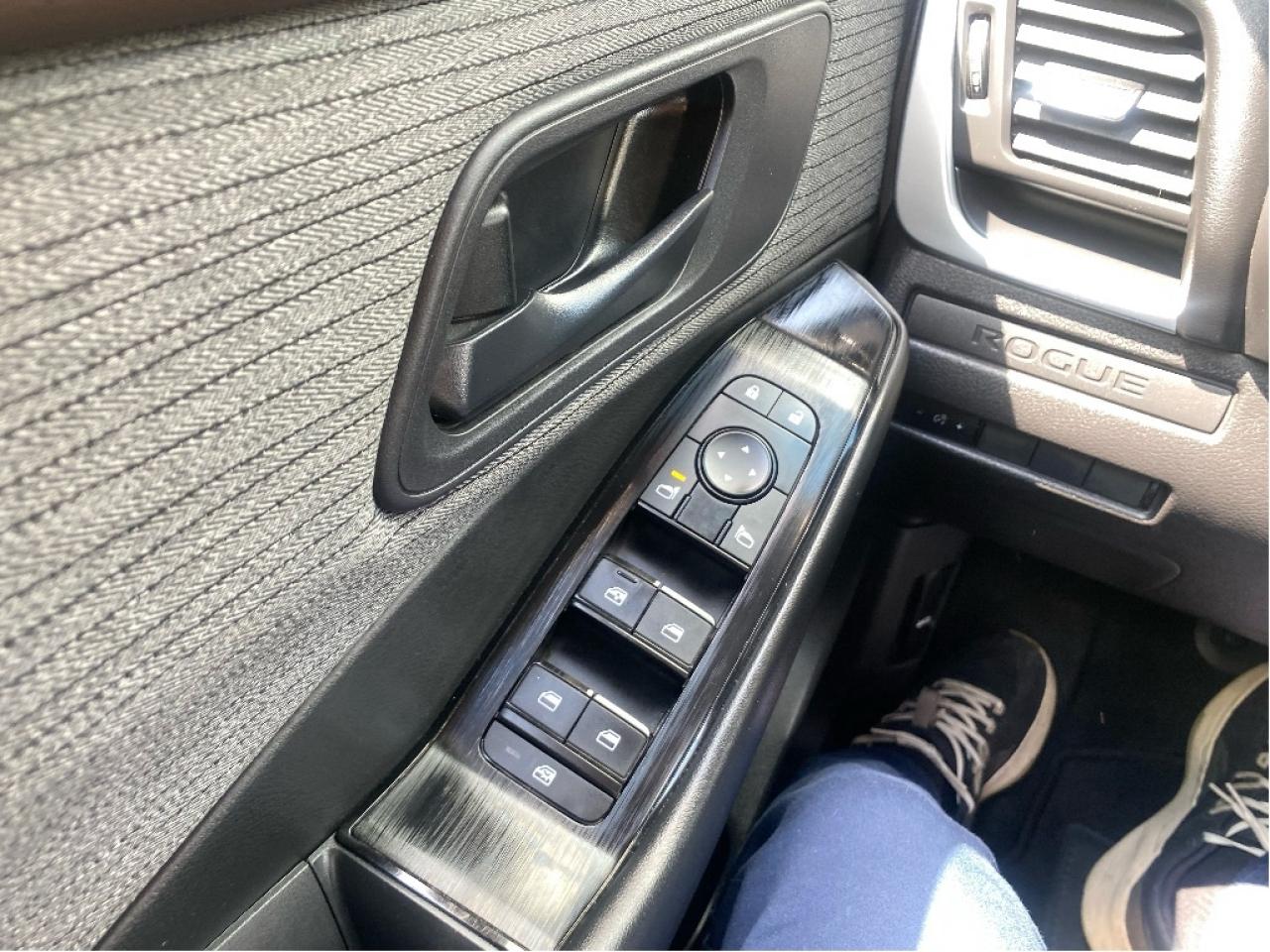 2023 Nissan Rogue S, AWD, No accidents, Like Brand New Photo