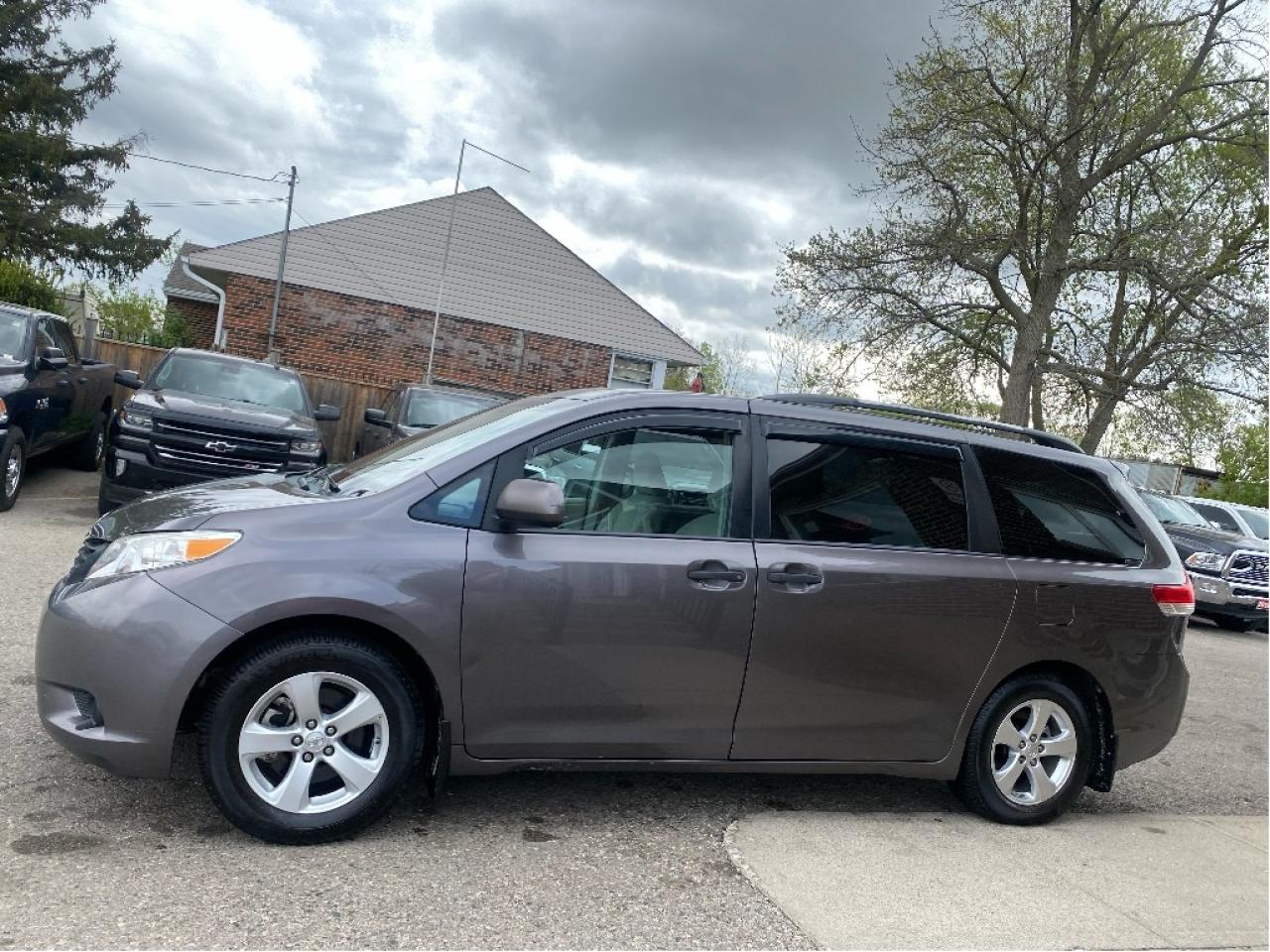 2013 Toyota Sienna  Photo