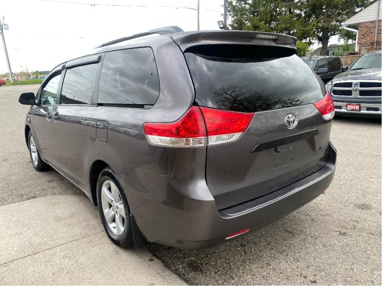 2013 Toyota Sienna  Photo