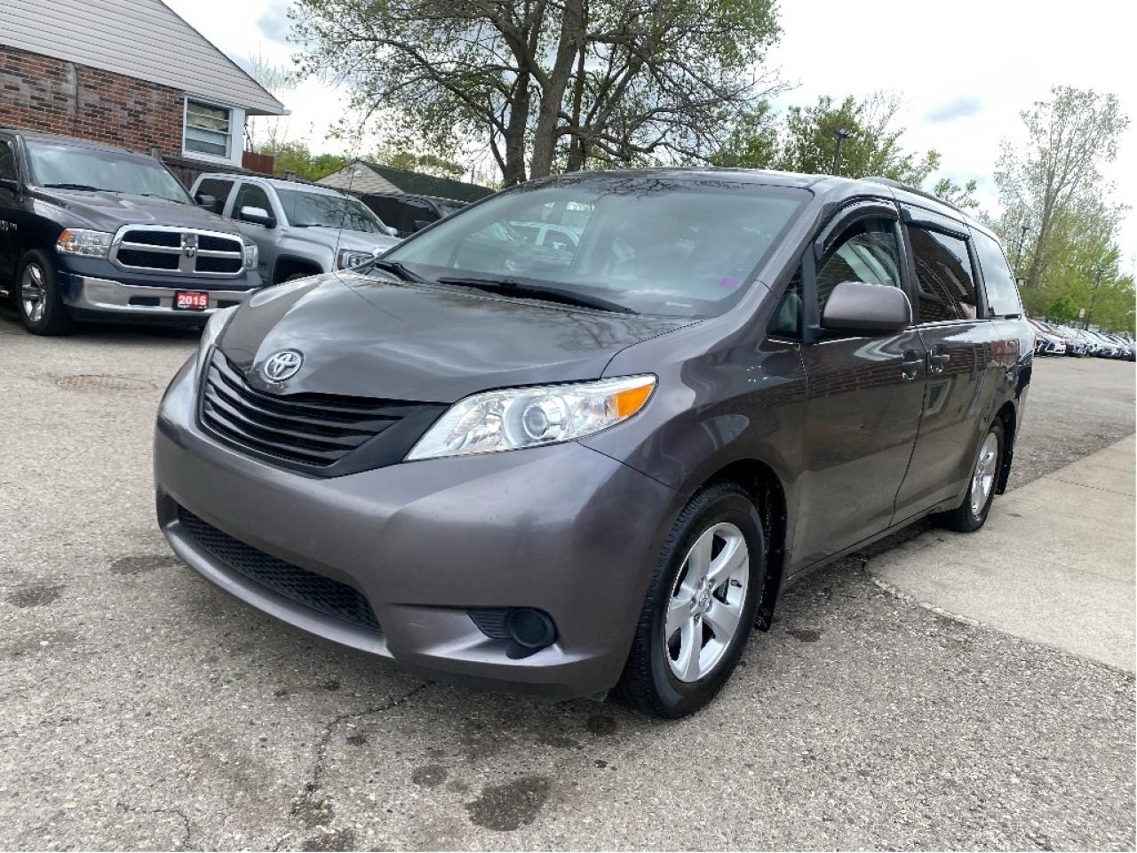 2013 Toyota Sienna  Photo