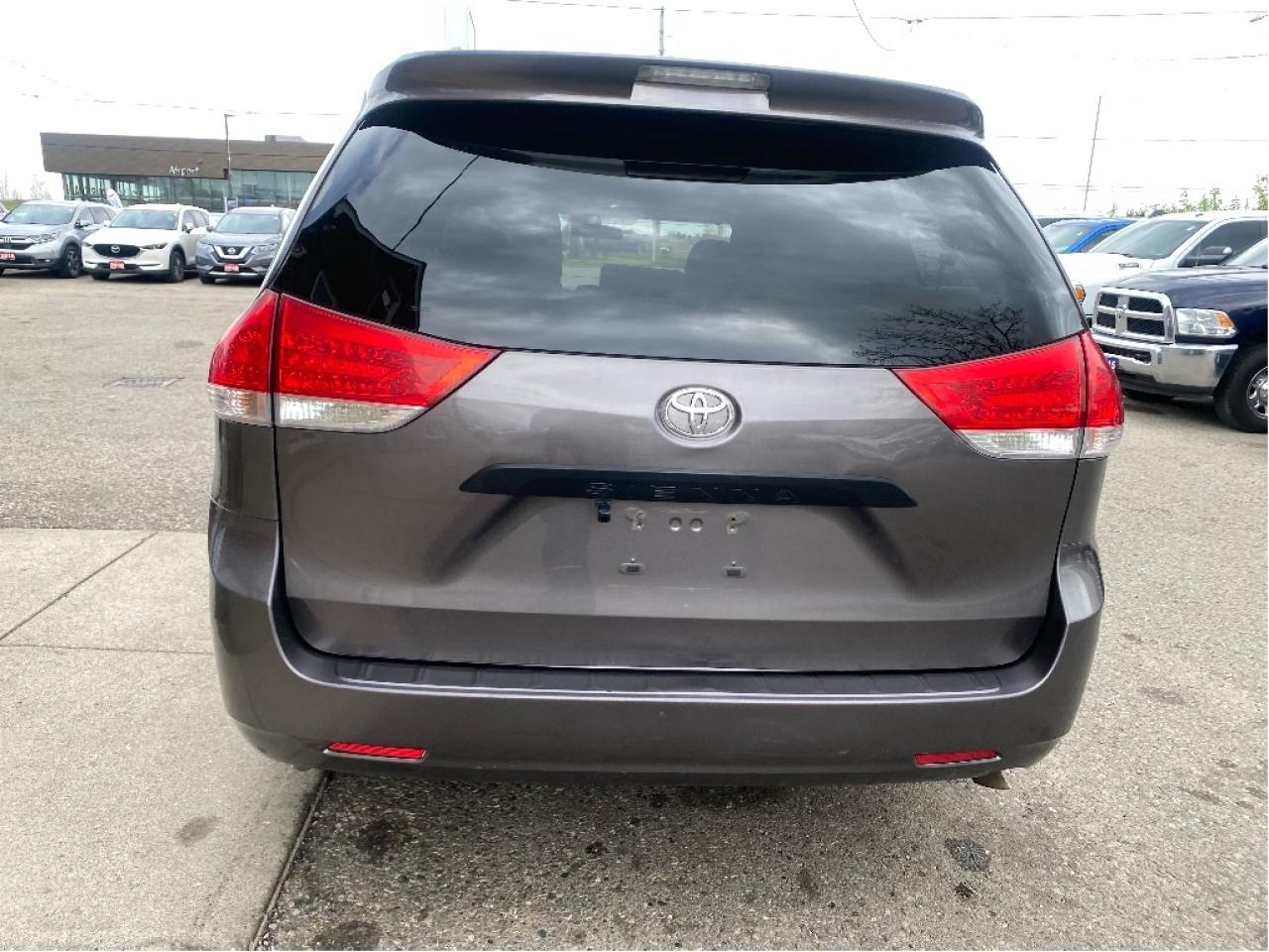 2013 Toyota Sienna  Photo