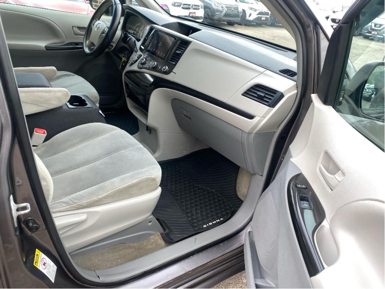 2013 Toyota Sienna  Photo