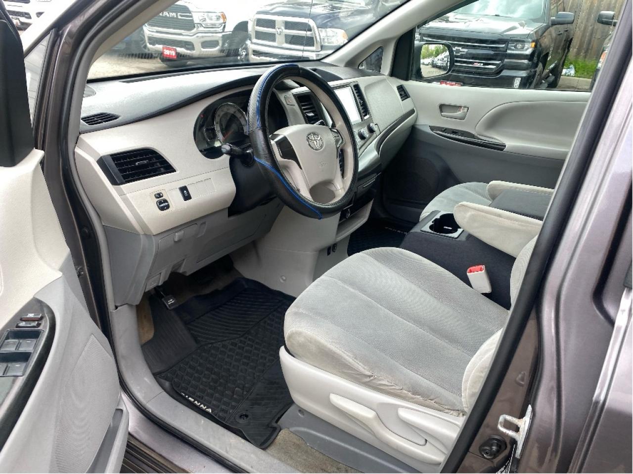 2013 Toyota Sienna  Photo