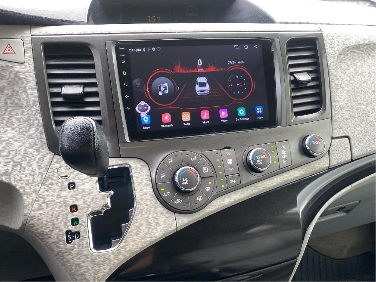 2013 Toyota Sienna  Photo