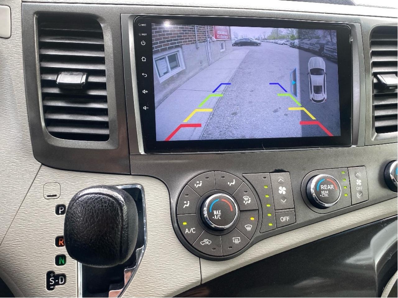 2013 Toyota Sienna  Photo