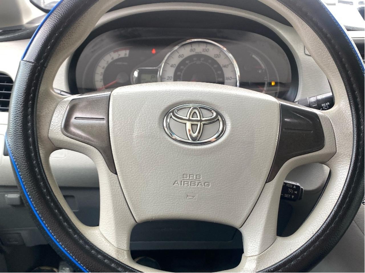 2013 Toyota Sienna  Photo