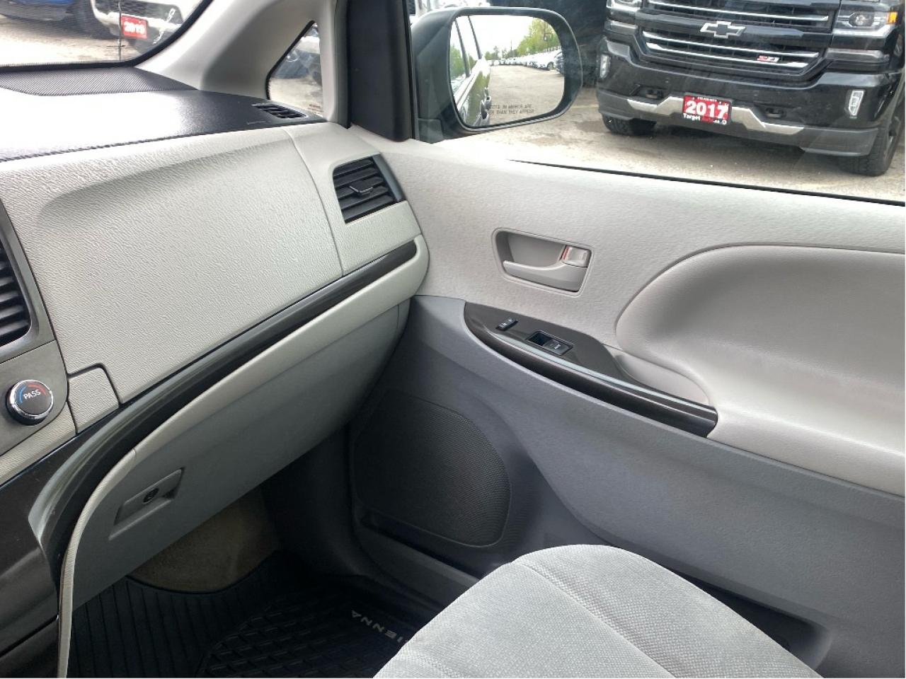 2013 Toyota Sienna  Photo