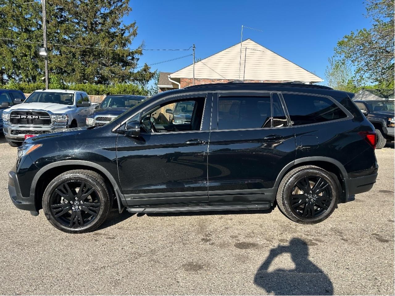 2019 Honda Pilot Black Edition, Fully Loaded, Drives Great !! Photo3