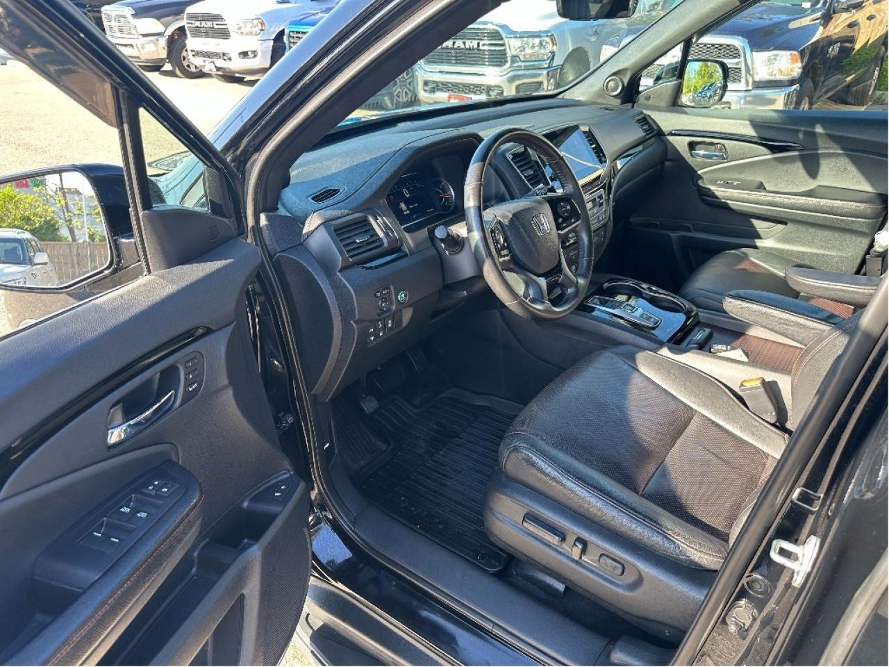 2019 Honda Pilot Black Edition, Fully Loaded, Drives Great !! Photo