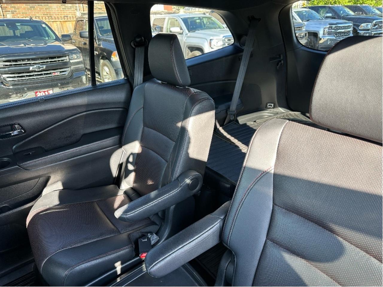 2019 Honda Pilot Black Edition, Fully Loaded, Drives Great !! Photo