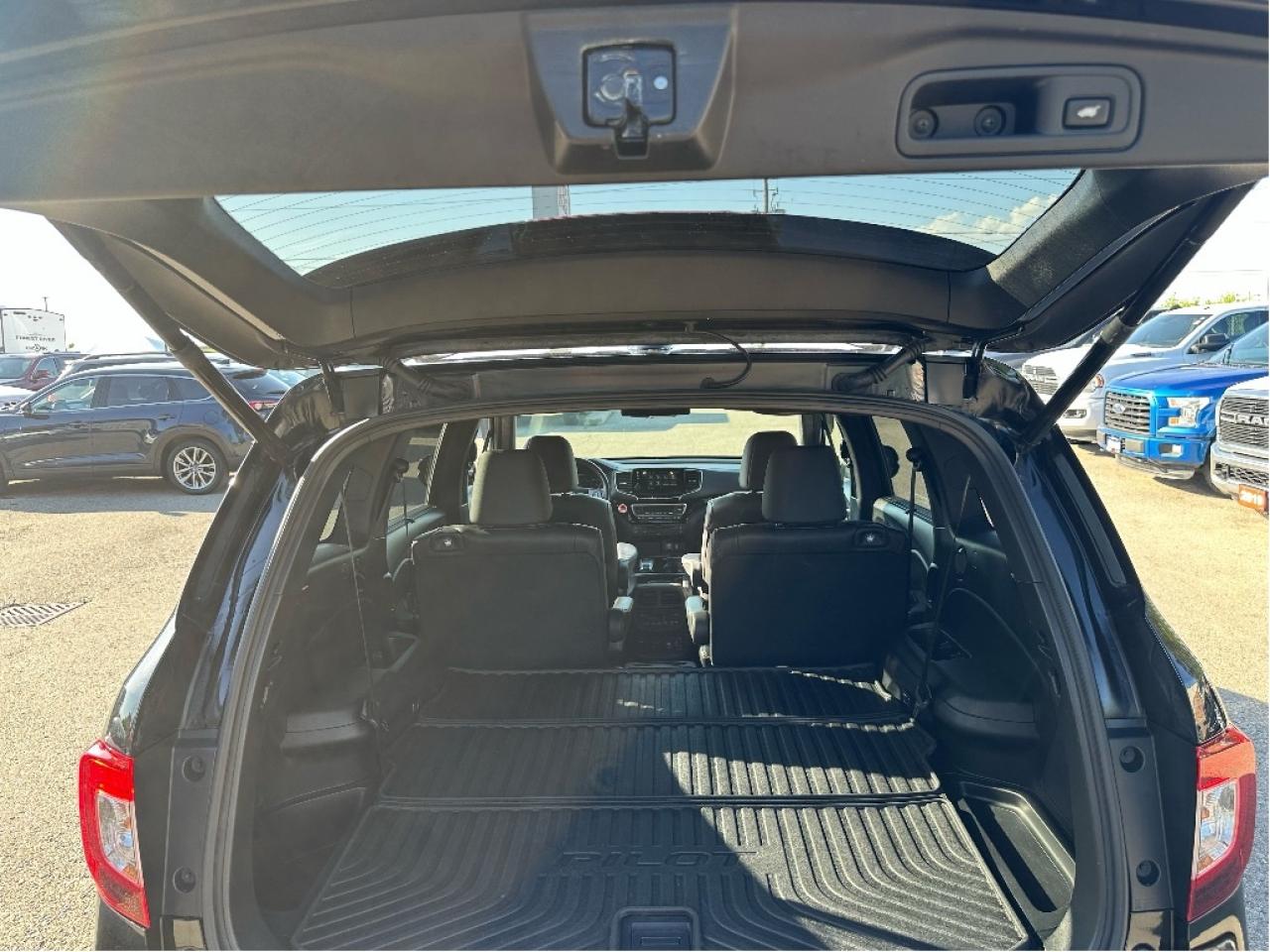 2019 Honda Pilot Black Edition, Fully Loaded, Drives Great !! Photo