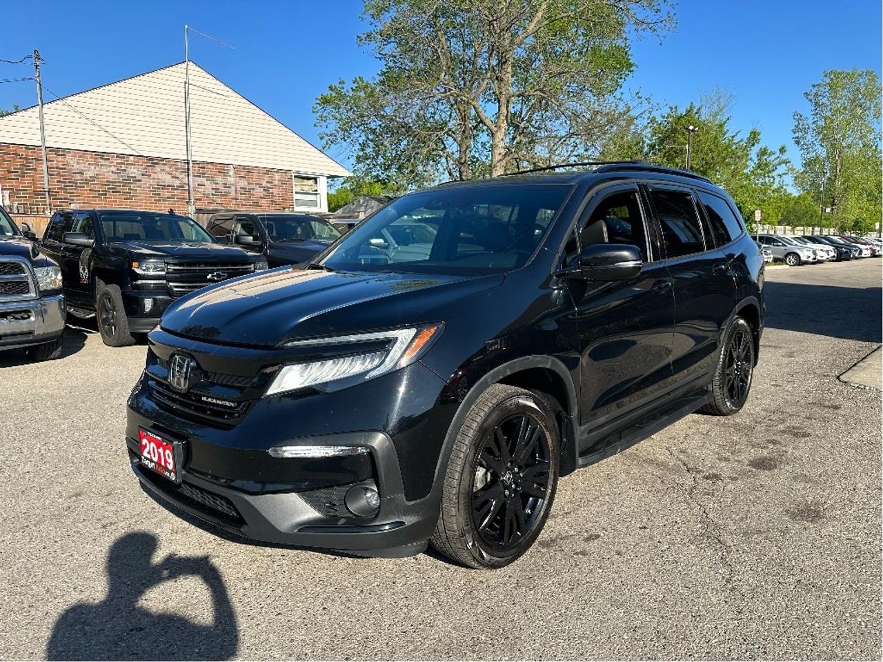 2019 Honda Pilot Black Edition, Fully Loaded, Drives Great !! Photo2